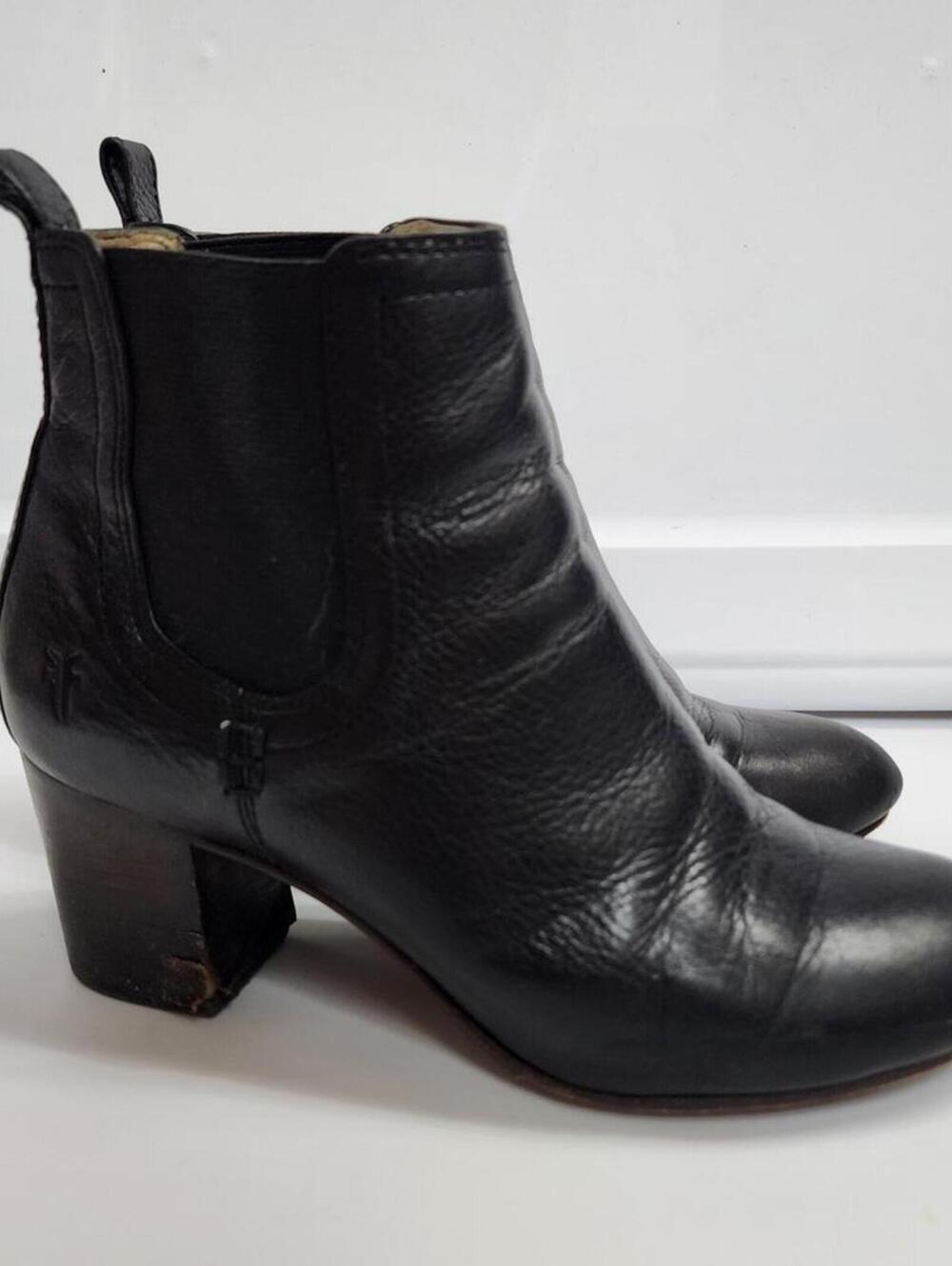 Frye 6.5 Black Leather Stella Chelsea Short Booties Shoes